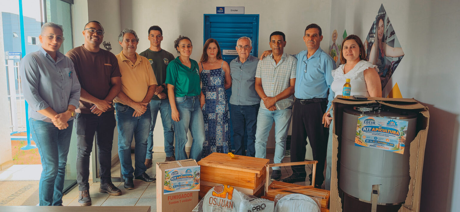 Edéia entrega kits de apicultura para oito produtores e fortalece geração de renda