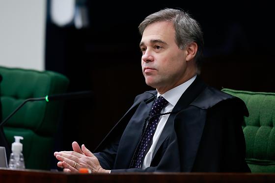 Mendonça vota no TSE para manter remoção de posts que ligam Flávio Bolsonaro a ataque a Nossa Senhora Aparecida