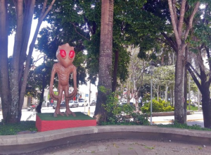 Estátua na Praça do ET em Varginha (MG) — Foto: Franco Junior/g1