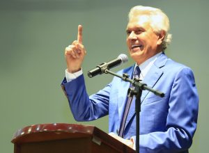 Governador Ronaldo Caiado recebe o Selo Diamante de Qualidade em Transparência Pública e comemora o índice de 100% conquistado na avaliação do PNTP (Foto: André Saddi)